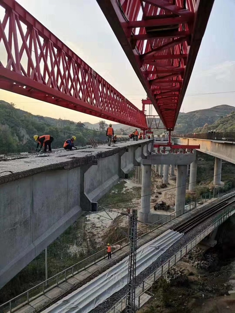 40-200噸架橋機跨鐵路