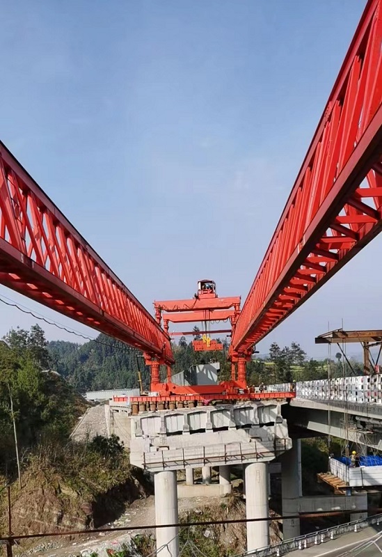 40-220噸架橋機跨高速路