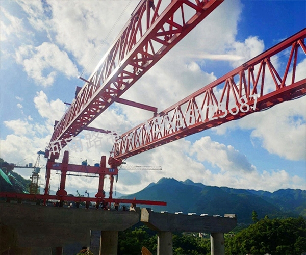 湖北隨州100噸架橋機